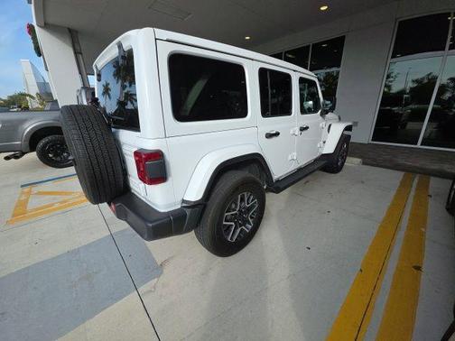 2025 Jeep Wrangler 4-Door Sahara 4x4