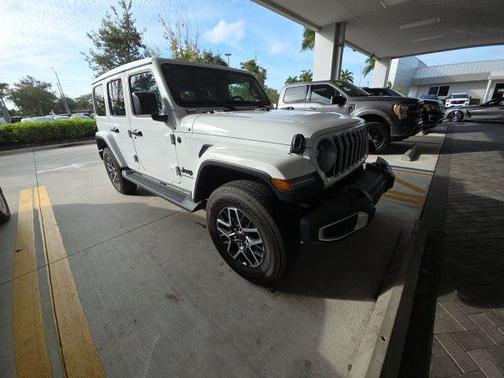 2025 Jeep Wrangler 4-Door Sahara 4x4