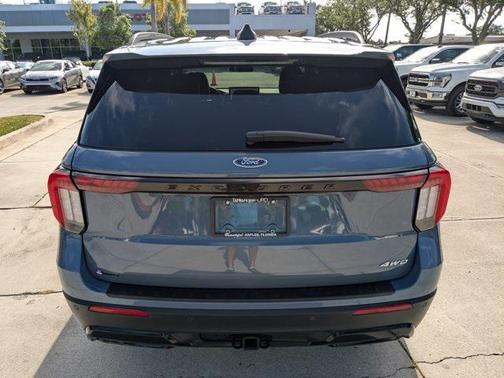 2025 Ford Explorer ST-Line