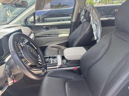 Snow White Pearl 2024 Kia Carnival LX