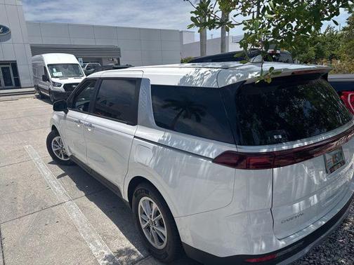 Snow White Pearl 2024 Kia Carnival LX