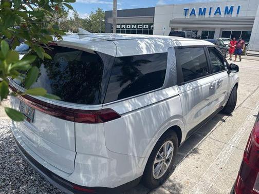 Snow White Pearl 2024 Kia Carnival LX