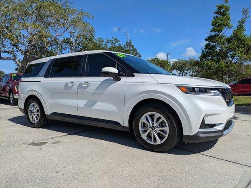 Snow White Pearl 2024 Kia Carnival LX