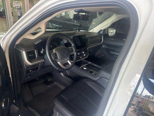 2023 Ford Expedition XLT