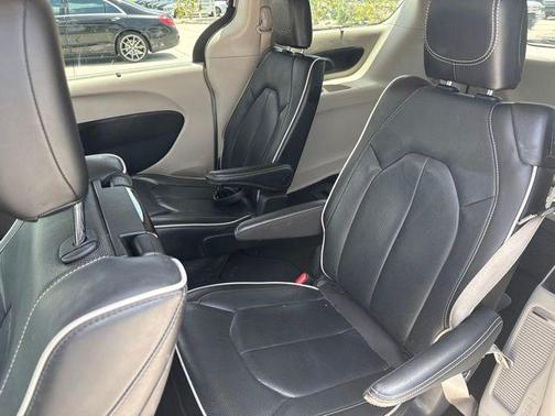 Silver Mist Clearcoat 2023 Chrysler Pacifica Limited