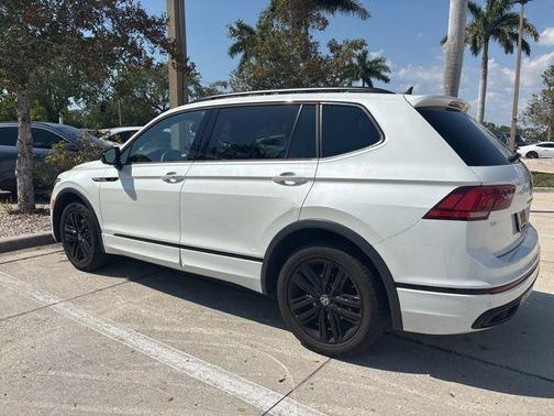 White 2022 Volkswagen Tiguan 2.0T SE R-Line Black