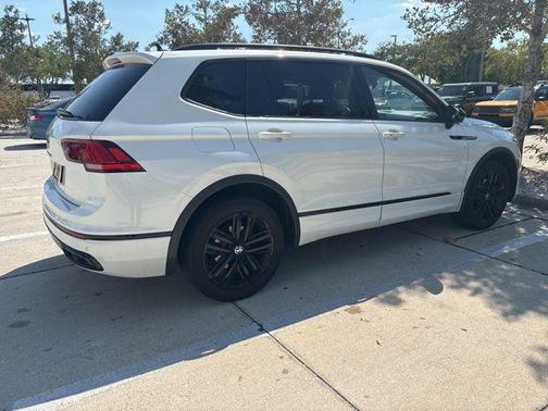 White 2022 Volkswagen Tiguan 2.0T SE R-Line Black