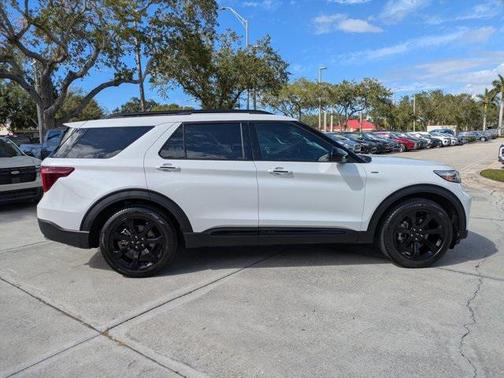 2022 Ford Explorer ST-Line