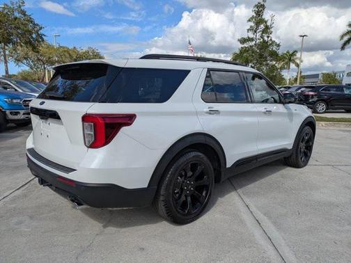 2022 Ford Explorer ST-Line