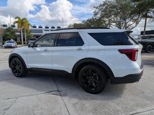 2022 Ford Explorer ST-Line