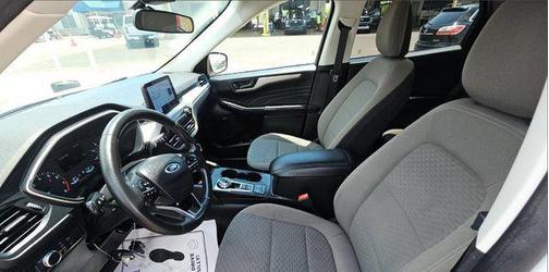 Oxford White 2022 Ford Escape SE