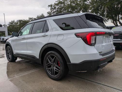 Space White Metallic 2026 Ford Explorer ST-Line