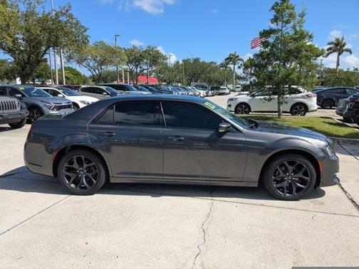 2023 Chrysler 300 Touring