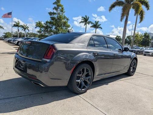 2023 Chrysler 300 Touring