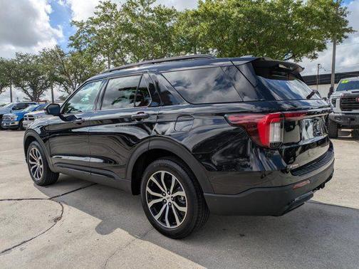 AGATE BLACK METALLIC 2025 Ford Explorer ST-Line