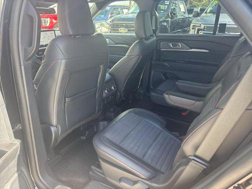 AGATE BLACK METALLIC 2025 Ford Explorer ST-Line