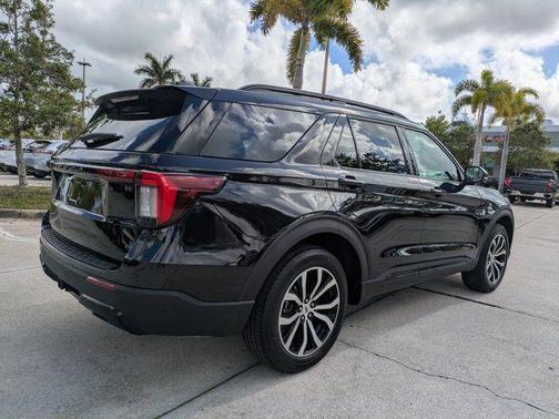 AGATE BLACK METALLIC 2025 Ford Explorer ST-Line