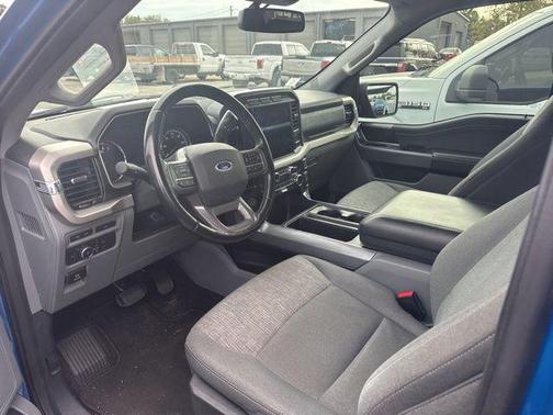 VELOCITY BLUE METALLIC 2021 Ford F-150 XLT