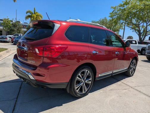 2017 Nissan Pathfinder Platinum