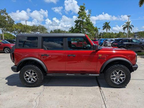 Hot Pepper Red Metallic Tinted Clearcoat 2022 Ford Bronco Badlands