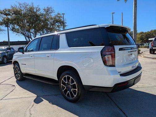 2023 Chevrolet Suburban RST