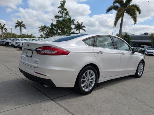 2020 Ford Fusion SE