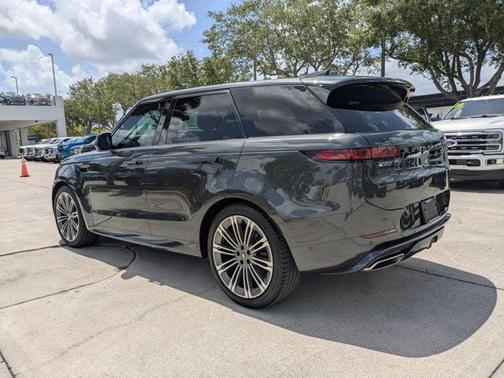 Santorini Black Metallic 2024 Land Rover Range Rover Sport SE