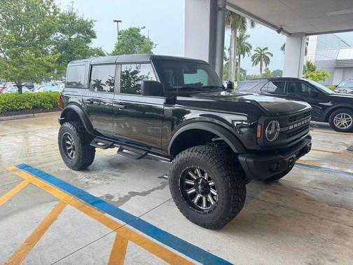 Shadow Black 2024 Ford Bronco Black Diamond