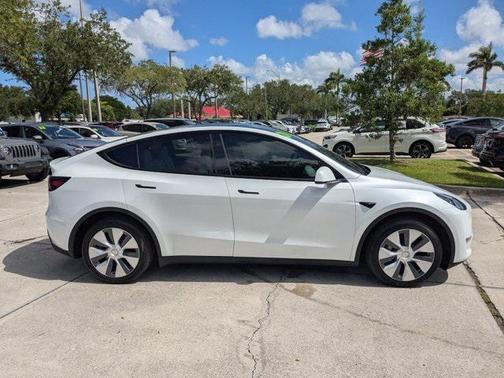 2024 Tesla Model Y Long Range Dual Motor All-Wheel Drive