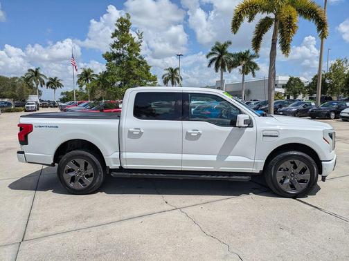 Oxford White 2023 Ford F-150 Lightning LARIAT