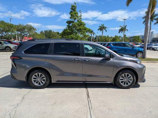 Predawn Gray Mica 2022 Toyota Sienna XLE