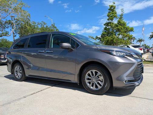 Predawn Gray Mica 2022 Toyota Sienna XLE