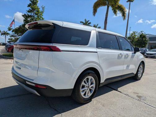 Snow White Pearl 2024 Kia Carnival LX