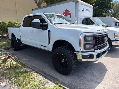 Oxford White 2023 Ford F-350 Lariat