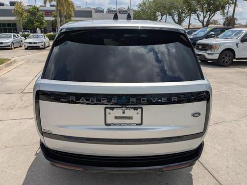 2023 Land Rover Range Rover P530 SE