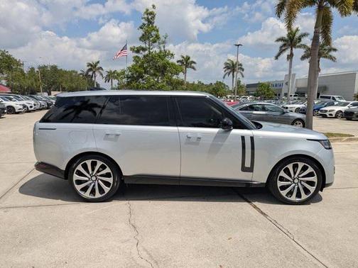 2023 Land Rover Range Rover P530 SE