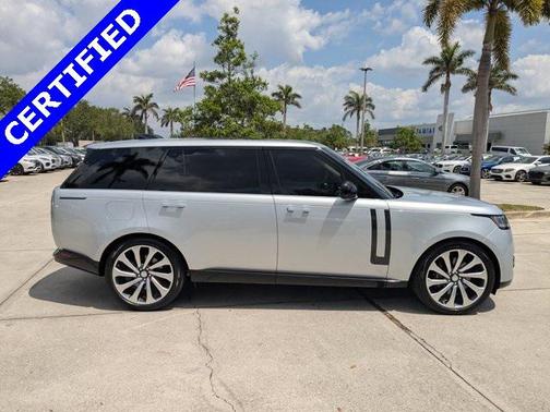 2023 Land Rover Range Rover P530 SE