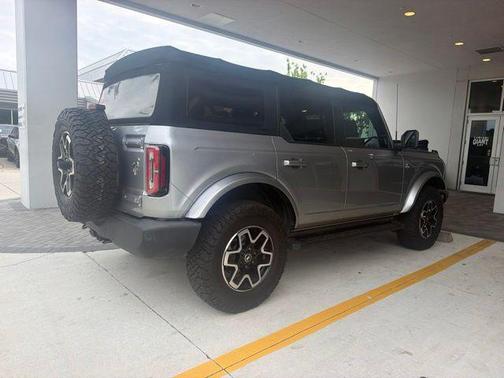 ICONIC SILVER METALLIC 2021 Ford Bronco Outer Banks