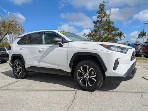 2022 Toyota RAV4 LE
