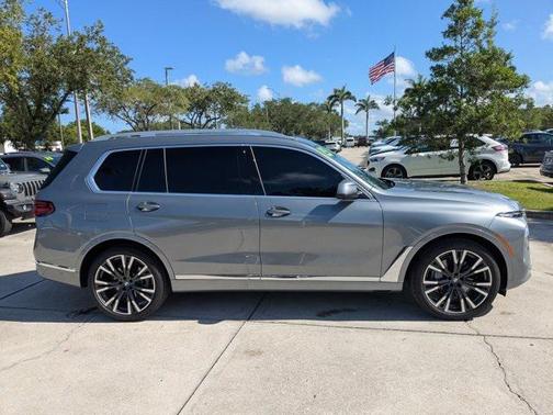 2025 BMW X7 xDrive40i