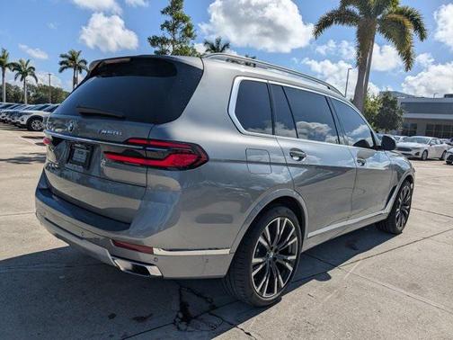 2025 BMW X7 xDrive40i