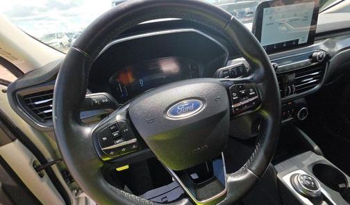 Star White Metallic Tri-Coat 2023 Ford Escape Active