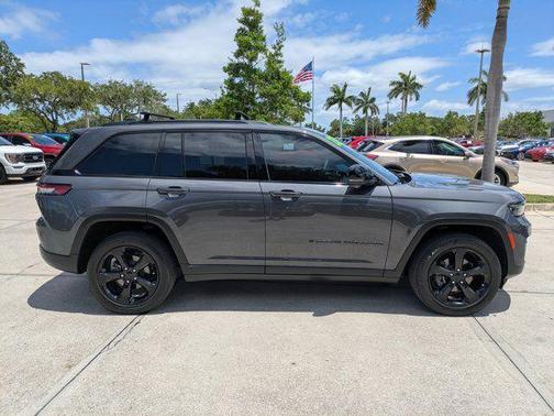 Baltic Gray Metallic Clearcoat 2023 Jeep Grand Cherokee Altitude