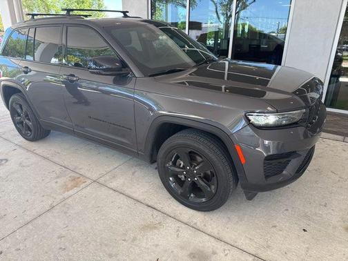 Baltic Gray Metallic Clearcoat 2023 Jeep Grand Cherokee Altitude