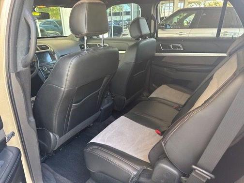 WHITE GOLD METALLIC 2017 Ford Explorer XLT