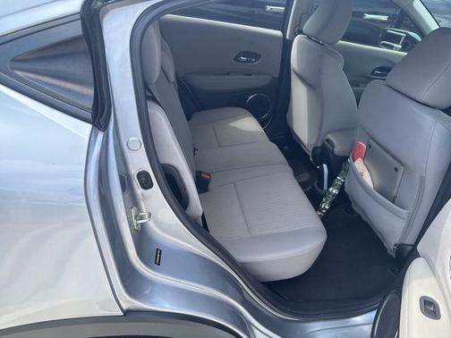 -Select- 2017 Honda HR-V EX