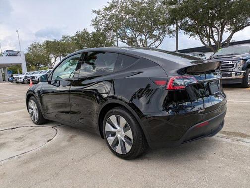 2021 Tesla Model Y Standard Range Rear-Wheel Drive