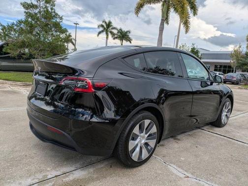 2021 Tesla Model Y Standard Range Rear-Wheel Drive