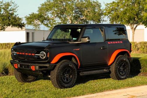 OXFORD WHITE 2025 Ford Bronco Stroppe Edition