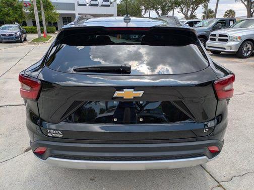 Mosaic Black Metallic 2024 Chevrolet Trax LT